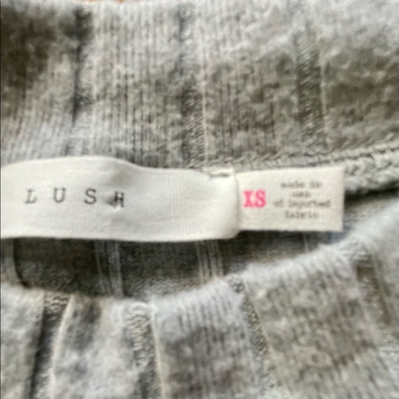 Lush Tie Top - Picture 5 of 9